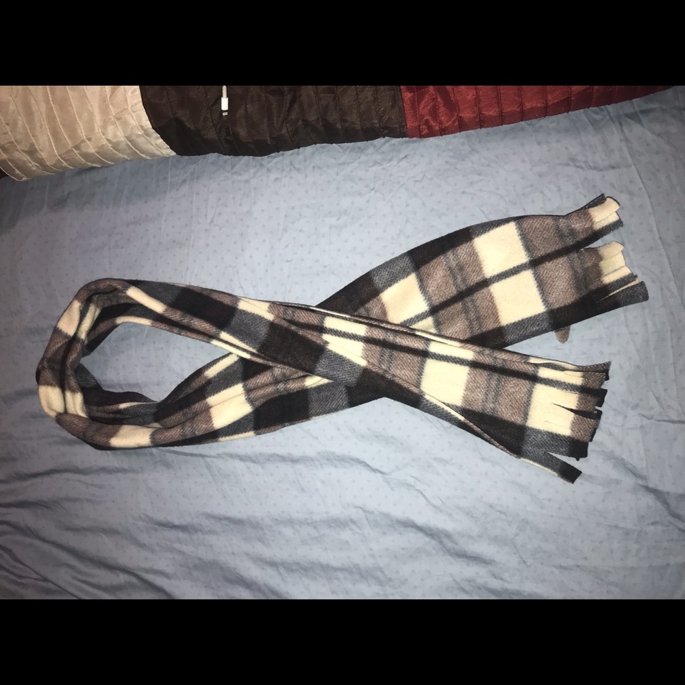 Scarf.